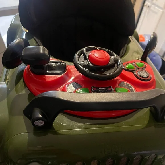 Jeep Wrangler Green and Black Walker - Picture 11 of 11